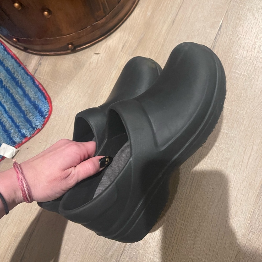 Crocs light use